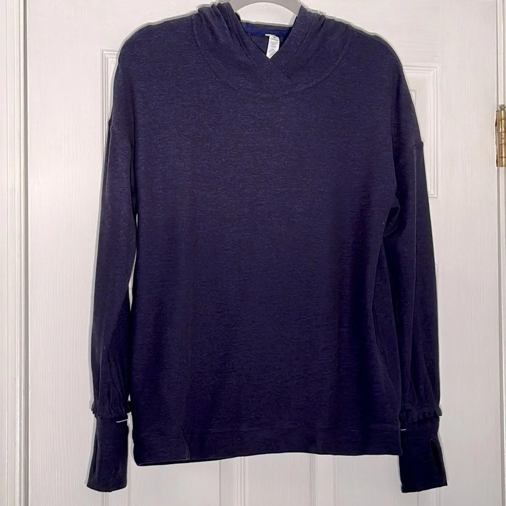 💥🍋PRICE DROP!!! Lululemon athletica hoodie ~ Size 6, color blue with black….. - Picture 2 of 9